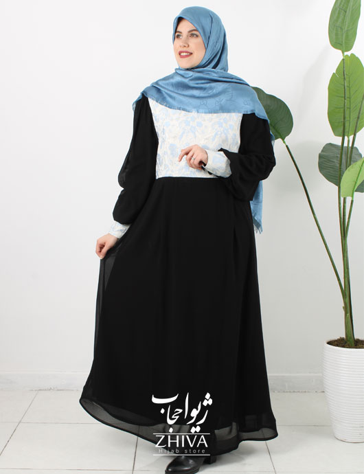 پيراهن مجلسی پوشیده گيتی