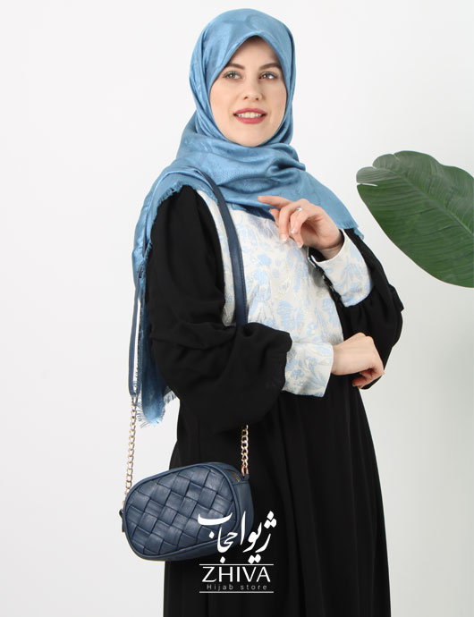 پيراهن مجلسی پوشیده گيتی